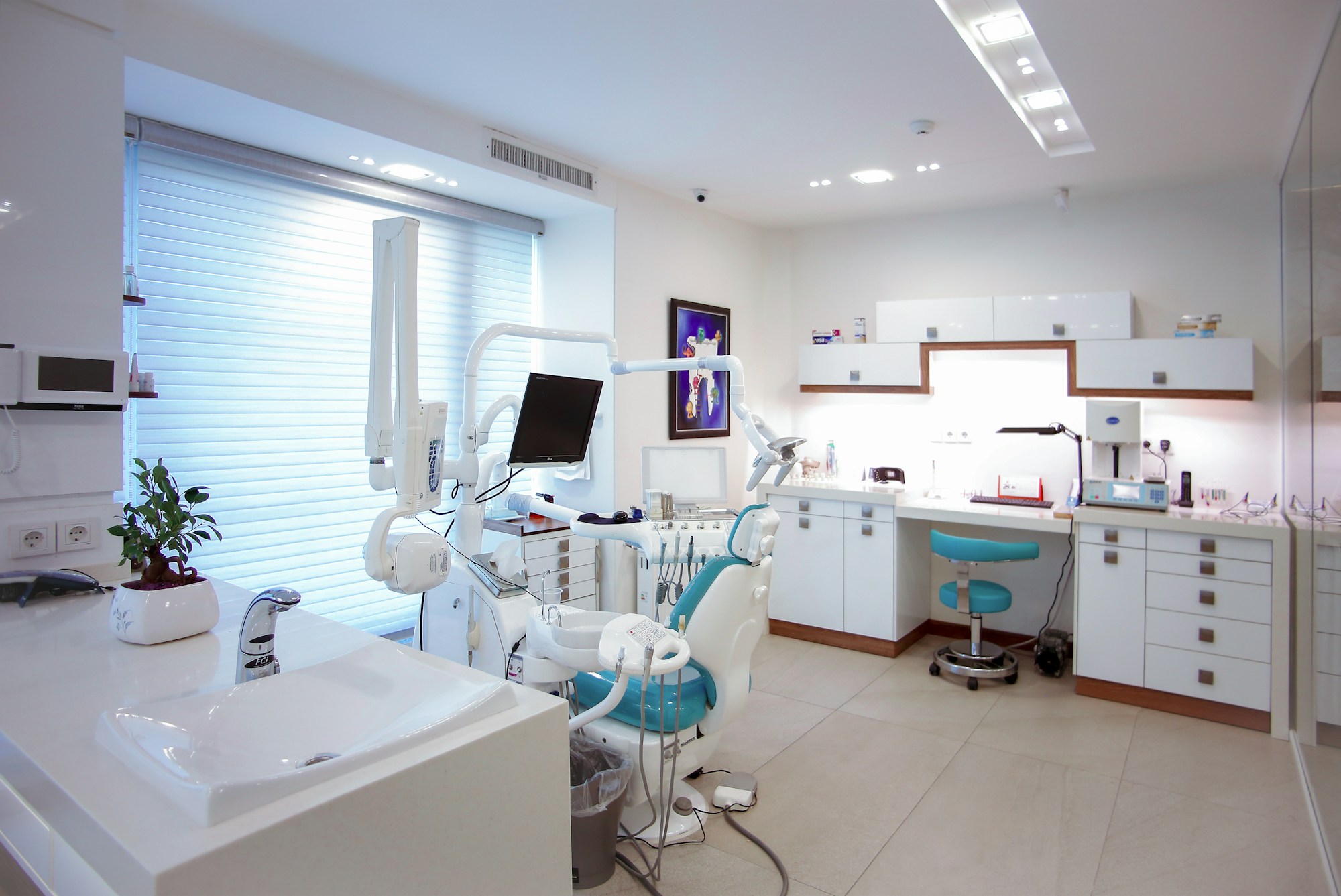 Современный кабинет Aivelin Smile Dental
